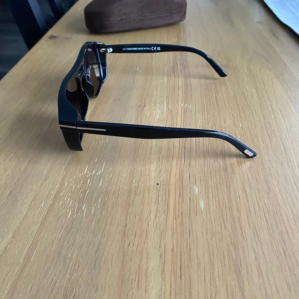 Authentic Tom Ford Men's Dark Frame Sunglasses - 100% UV Protection - Picture 3 of 5